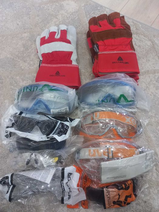 Спец перчатки кожанные и зимние.