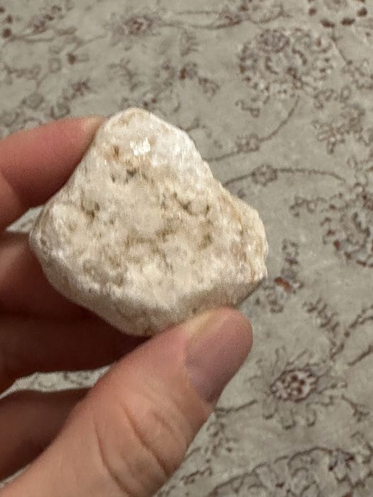 Камень белый, редкий