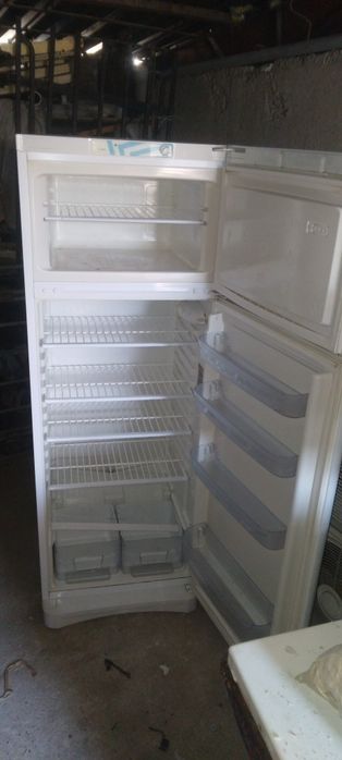 Продаётся холодильник Индизит