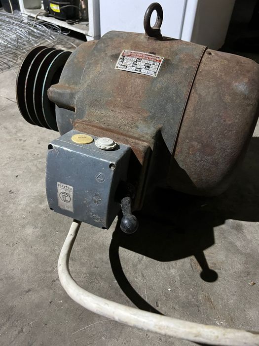 Vând Motor Trifazic