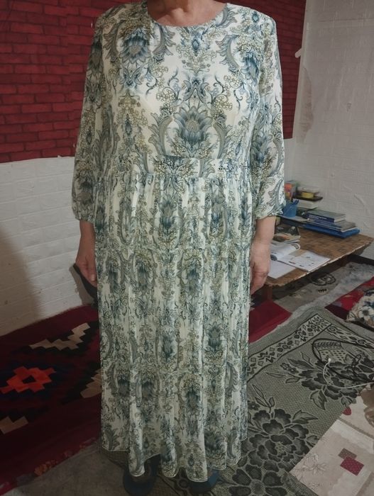 Продам материал,костюм ,платья дёшево