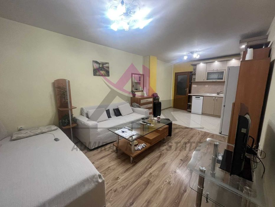 Страхотен -двустаен -Цветен квартал