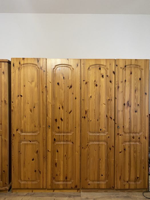 Vand mobila din lemn brad