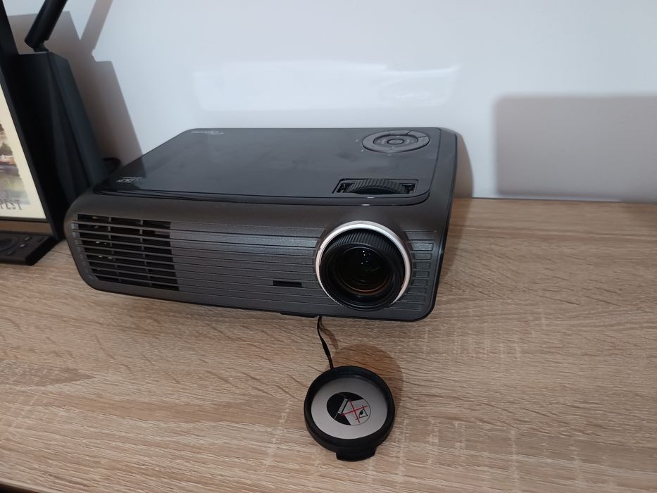 Vând Videoproiector Panasonic și Optomaic