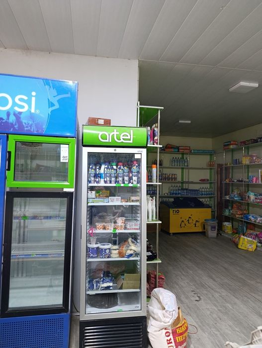 Vetrina xaladenik va artel xaladenik sotiladi