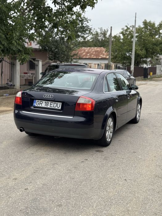 Audi A4 1.6 benzină.