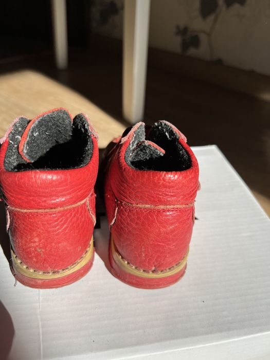 Продам детские ботинки