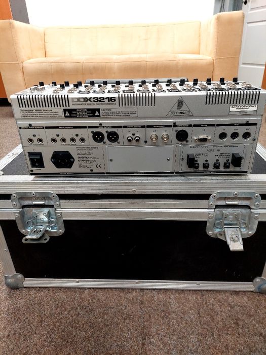 Mixer digital profesional Behringer