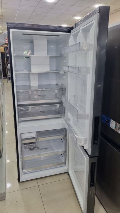 LG холодильник  GC-B569NQCM