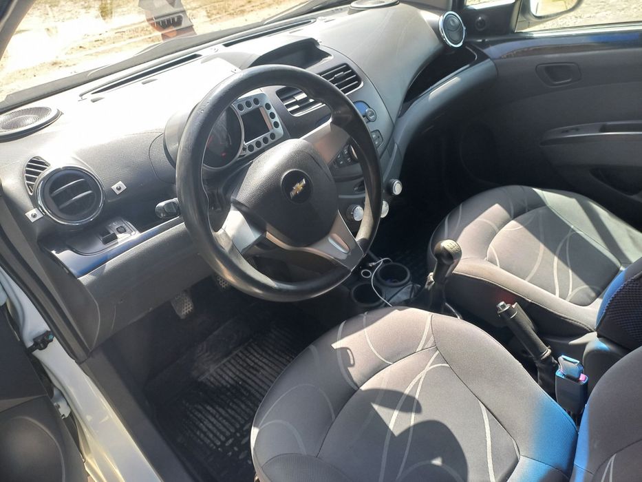 Spark avtomobili sotiladi