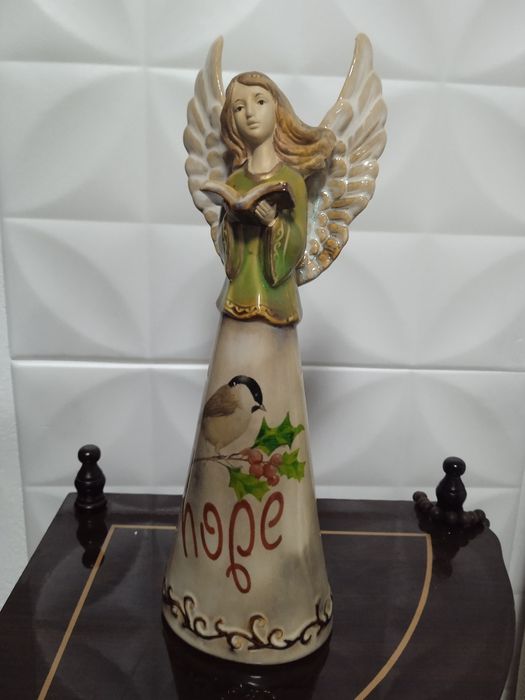 Срочно Продам Фарфоровую статуэтку