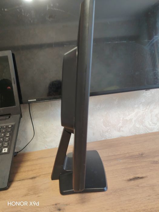 Монитор benq E700