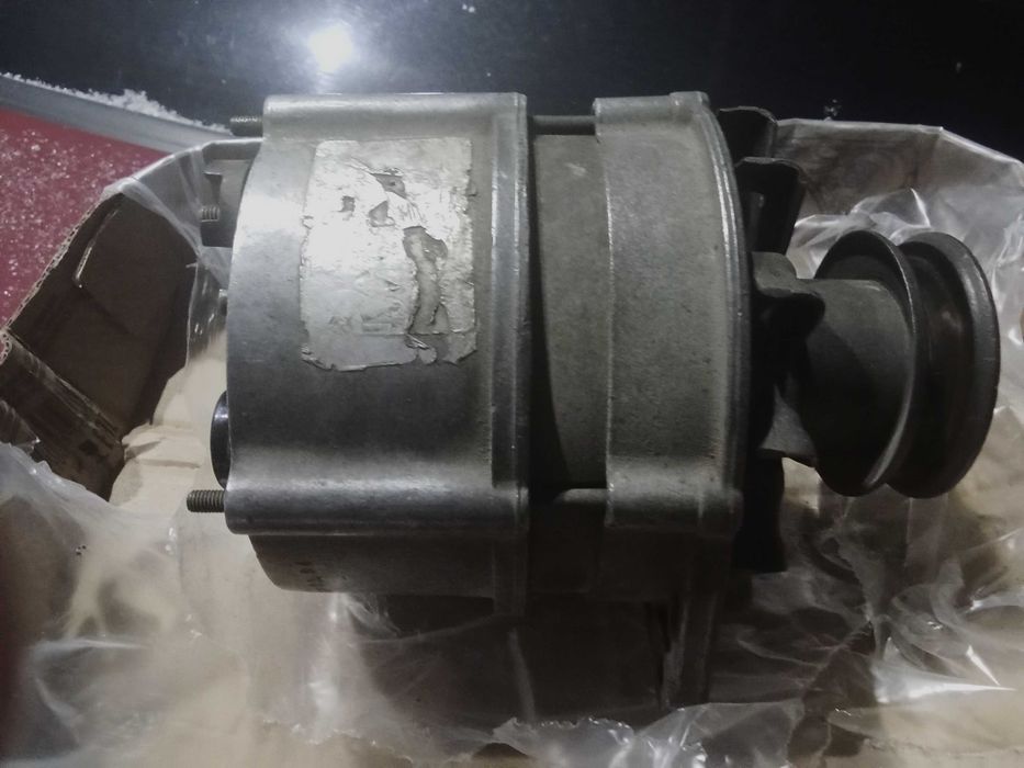 Продам генератор Бош