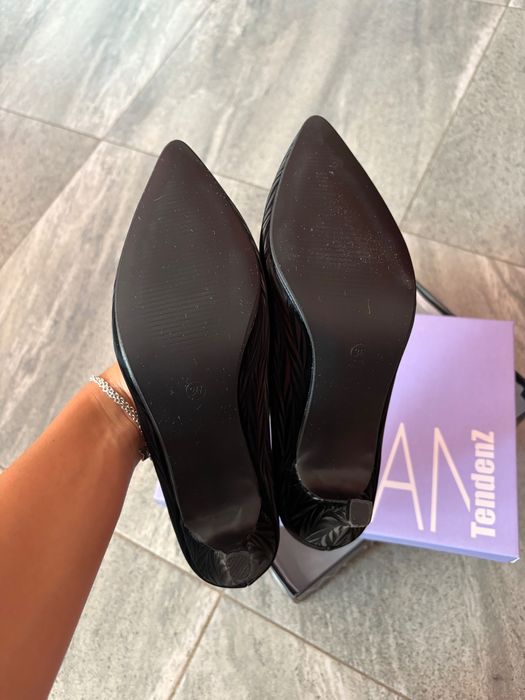 Елегантни черни токчета