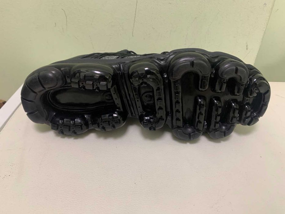 Оригинални нови маратонки Nike Air Vapormax Utility номер 41