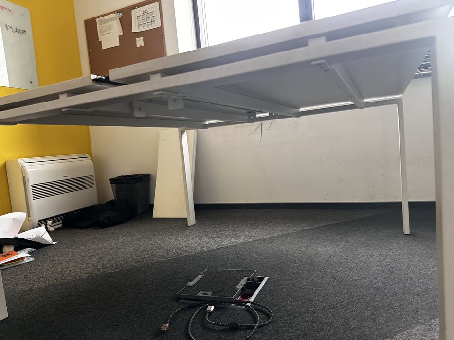 Офис бюро ORT – 140×140×75 см, висок клас