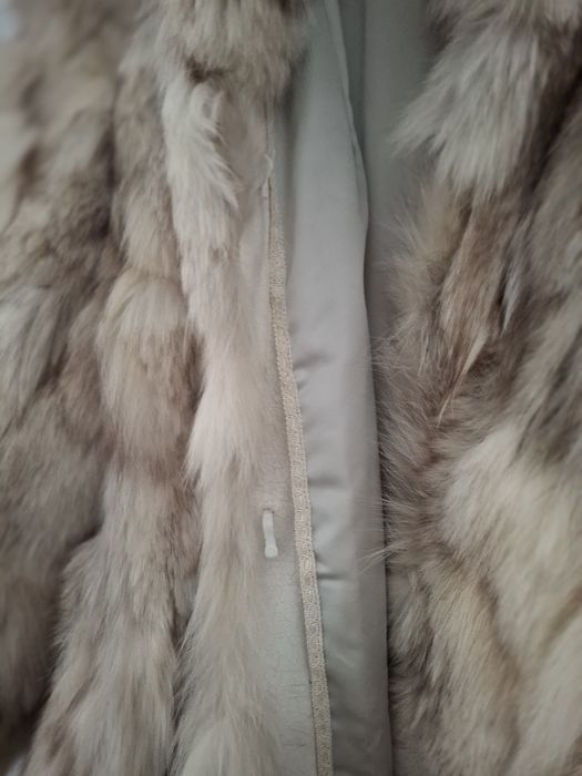 Vând haina de vulpe