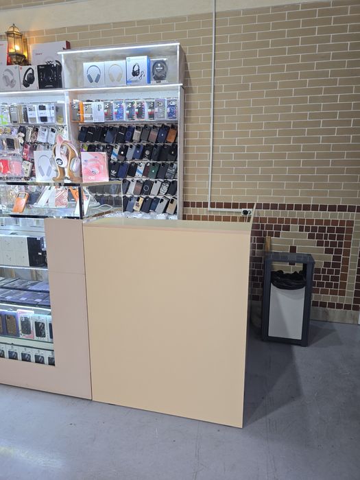 Сдаётся в аренду место для Ремонта сотовых