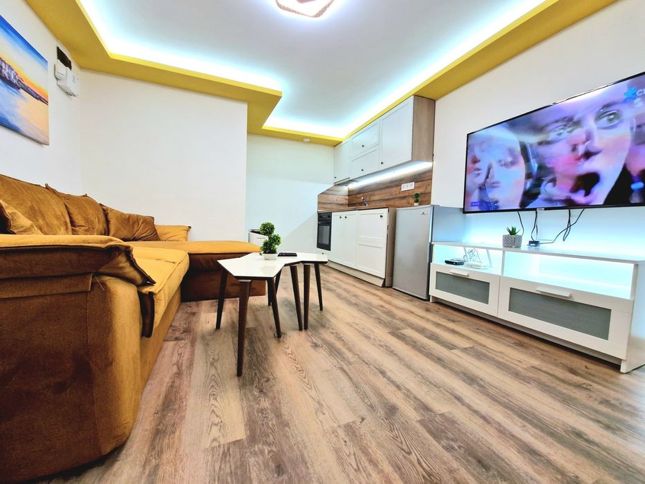 Студио за нощувки "Жълто"