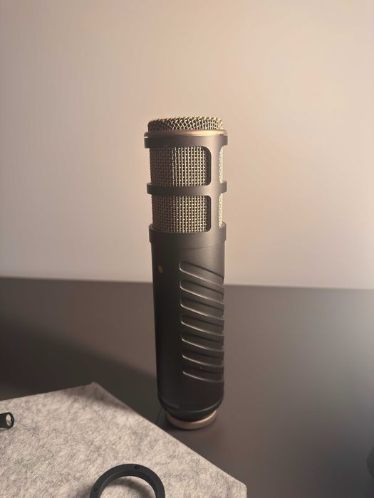 Microfon podcast, streaming - Rode Procaster XLR + Shock Mount