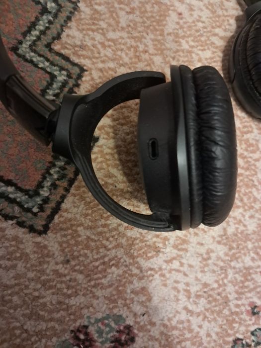 Căști Bluetooth JBL Tune 520BT – stare bună