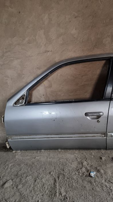 Nissan Primera Дверь