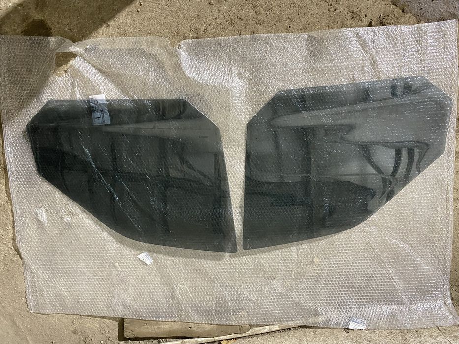 Priora боковые стекло