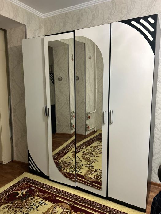 Шкаф сатылады. Продается шкаф.