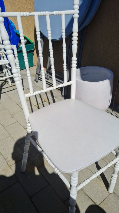 Scaune Chiavari tapițate din metal SH
