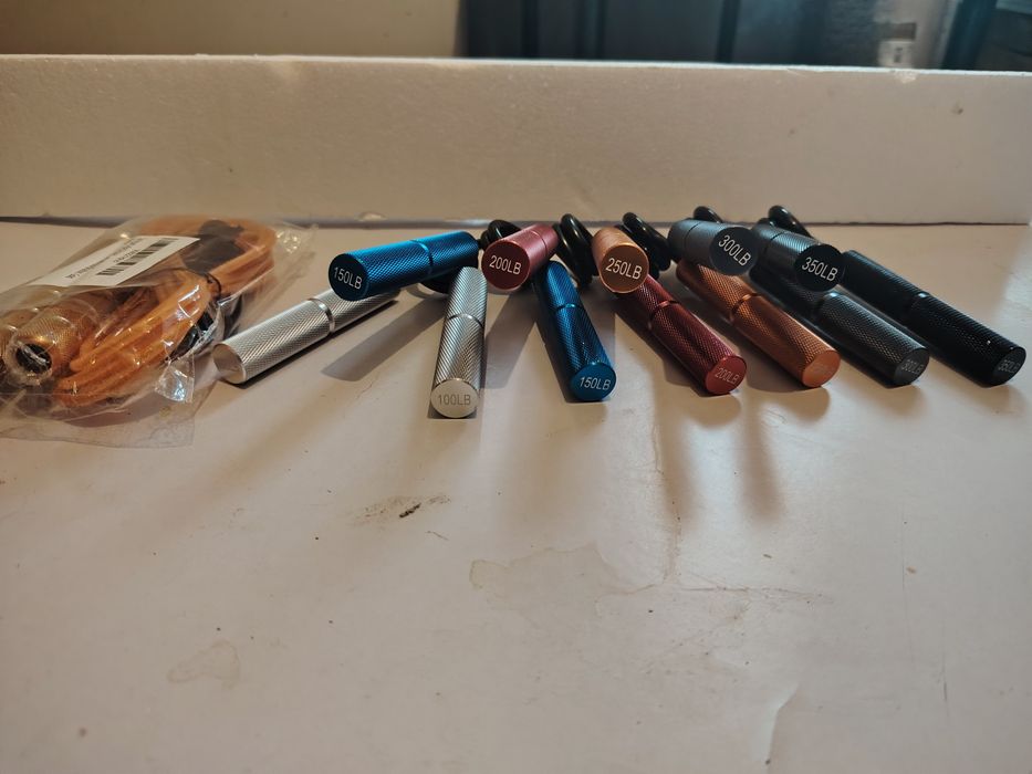 Set 6 extensoare antrenament mâini + coarda de sarit