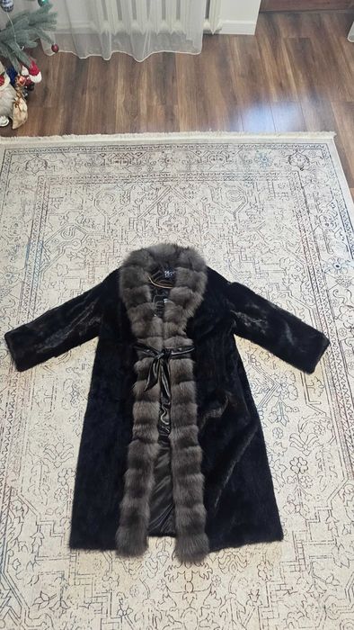 Продам 2 шубы (новые)