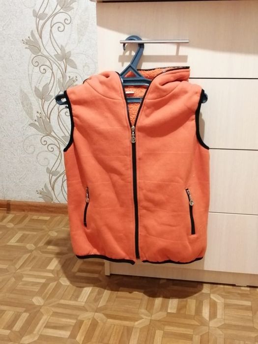 Тёплый жилет для девушек