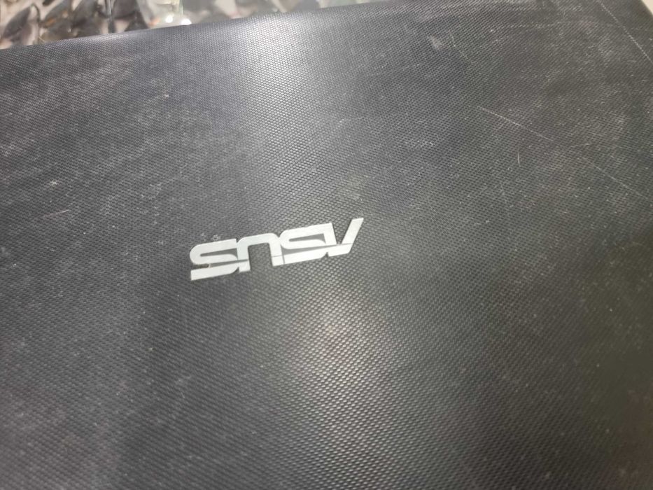 Лаптоп Asus подходящ за филми