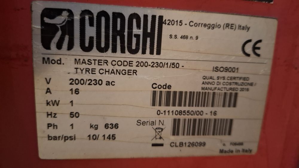 Машина за монтаж и демонтаж на гуми робот Corghi Master Code