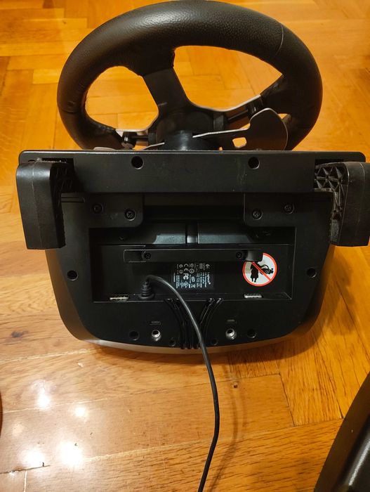 Logitech G25 Електрически волан и педали за Sim Racing