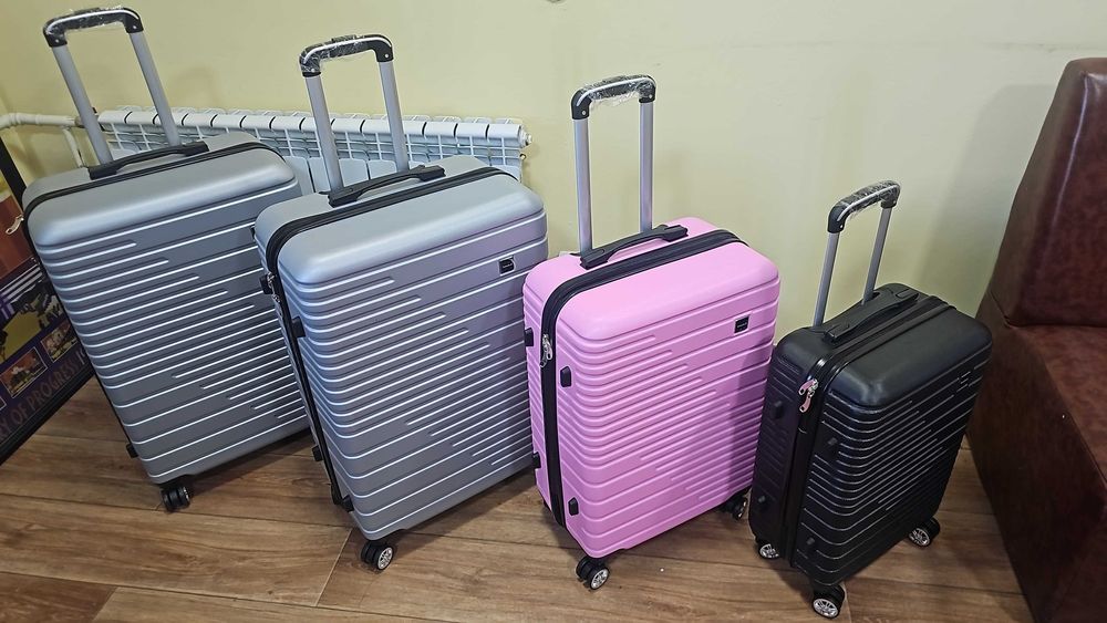 Продам чемодан на колёсиках разных размеров
