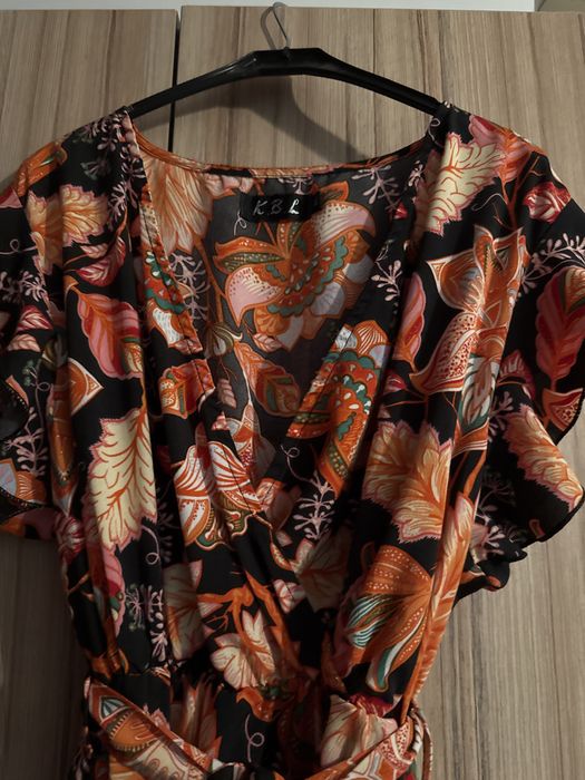 Rochie cu imprimeu floral si cordon