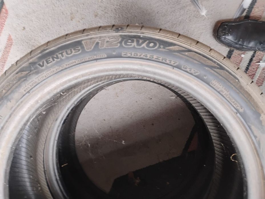 Vând cauciucuri aproape noi.