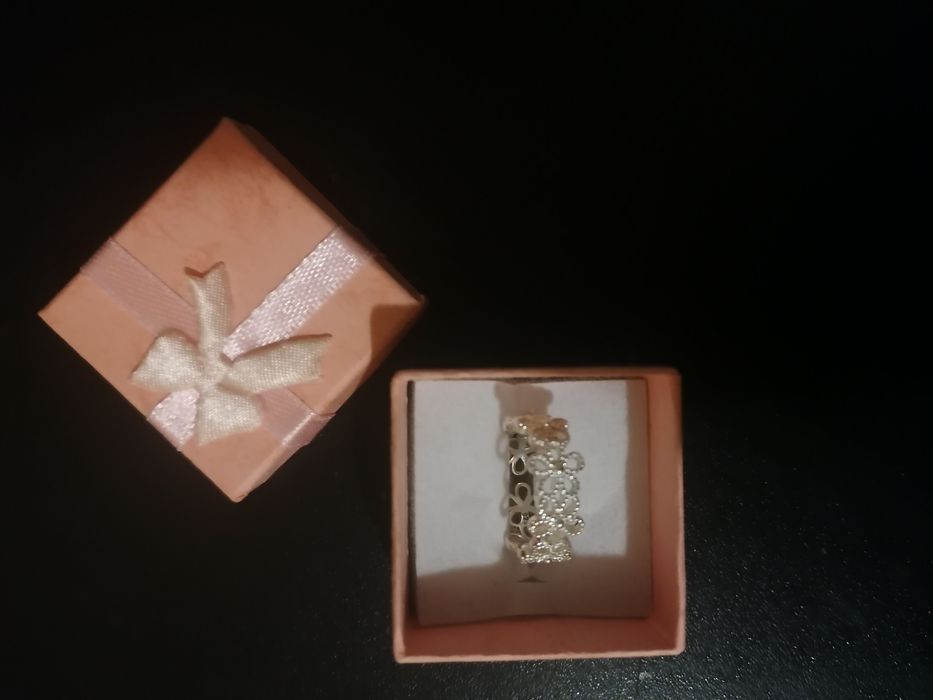 Vând inel de argint