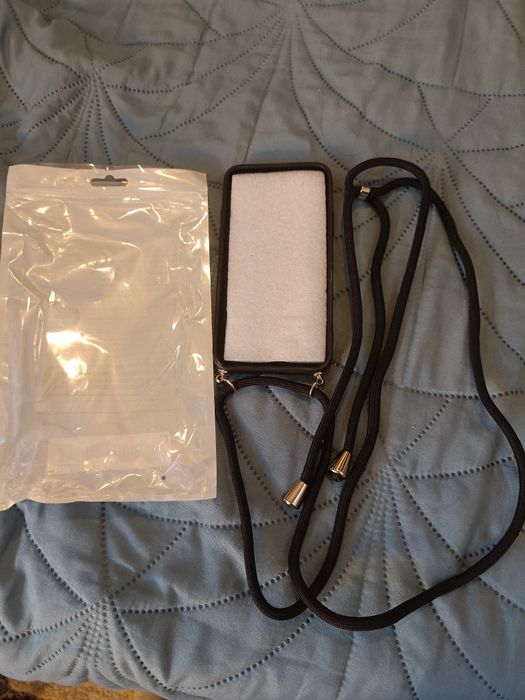 Vand husa cu șnur IPhone 11 pro nouă!