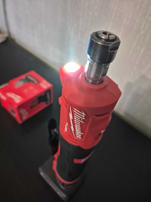 Milwaukee Polizor M12 FUEL