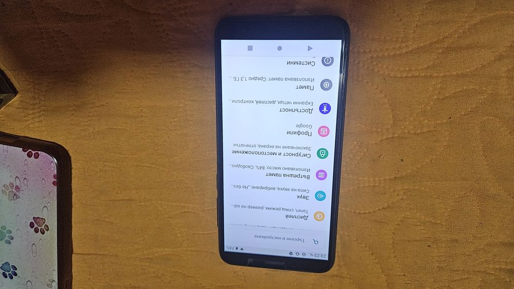 Motorola Moto E6 play Моторола и три нови стъклени протектора