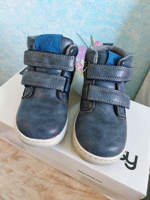 Ботинки 25 р.на мальчика. Новые.