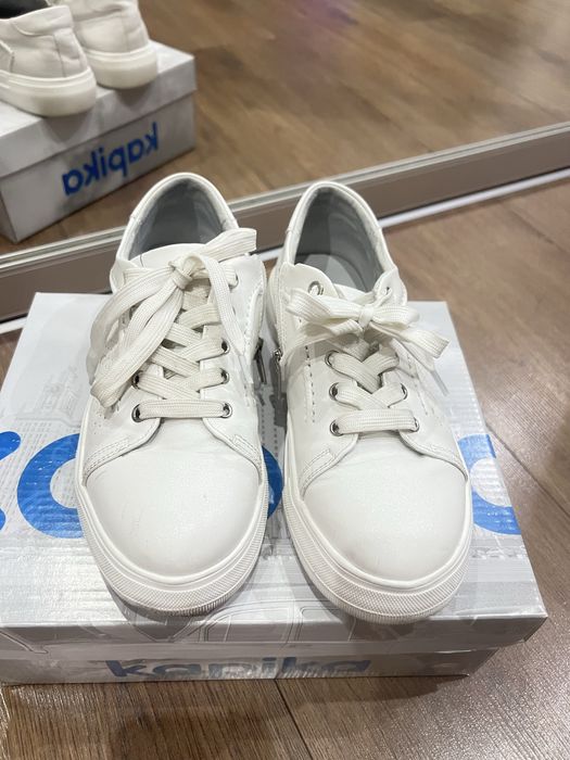 Белые кеды/кроссовки на девочку!