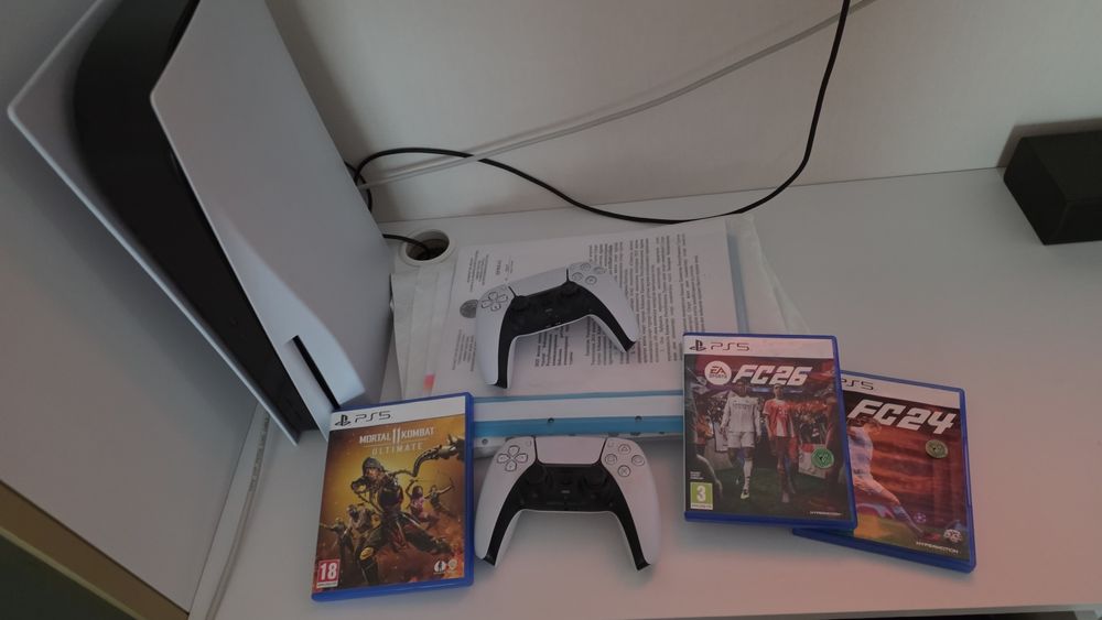 Продам PS 5 с играми МК 11 и Фифа 26