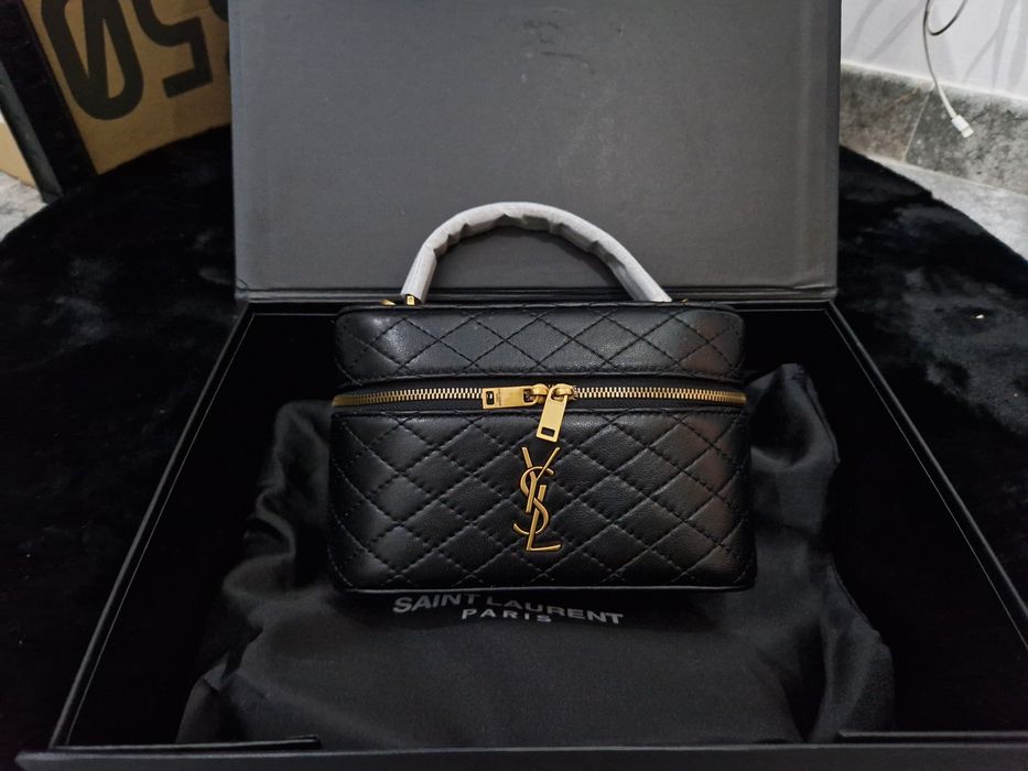 YSL Saint Laurent Gaby Vanity Black
Piele naturala