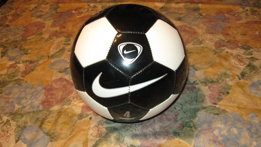 Новые, кожаные мячи Adidas  и Nike, из Германии.