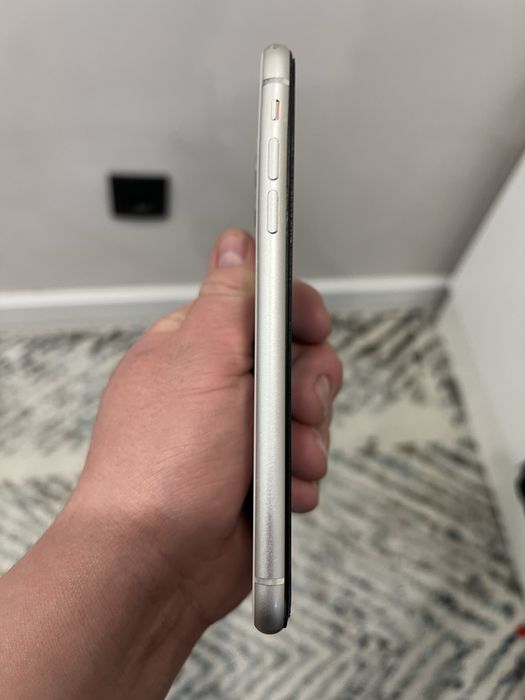 Продам айфон 11