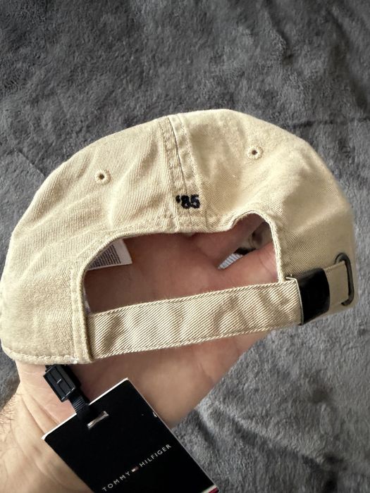 Tommy Hilfiger sapca unisex bej material subtire cu logo mic noua