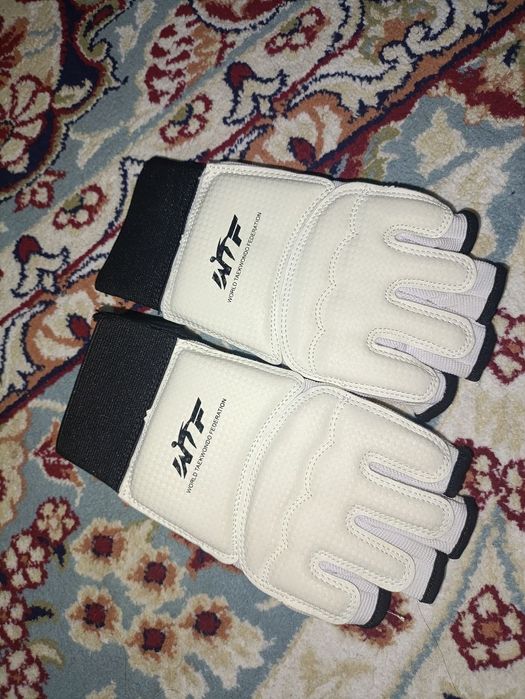 Перчатки и Накладки для каратэ